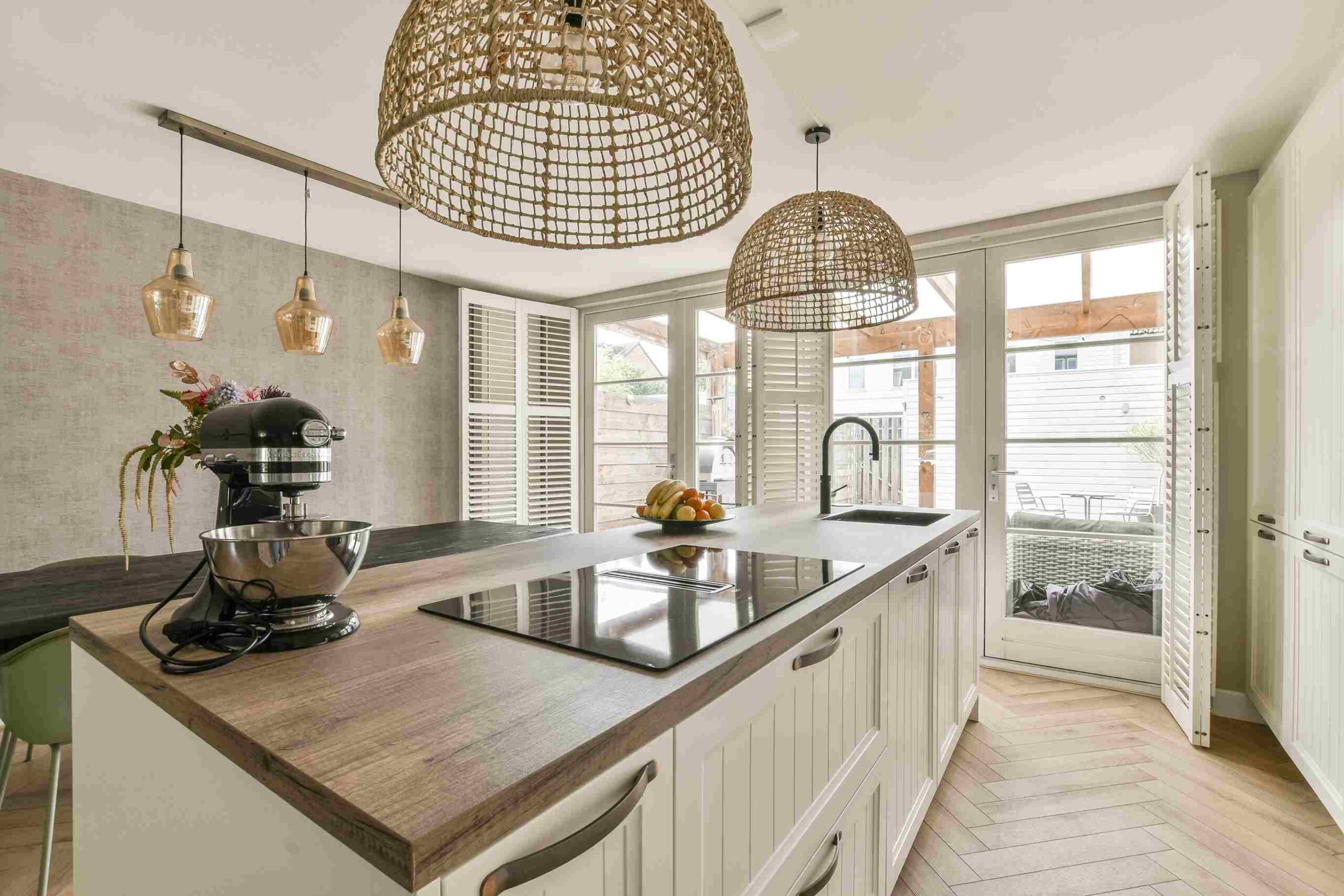 stylish-modern-kitchen-design-2025-06-05-21-26-06-utc_11zon