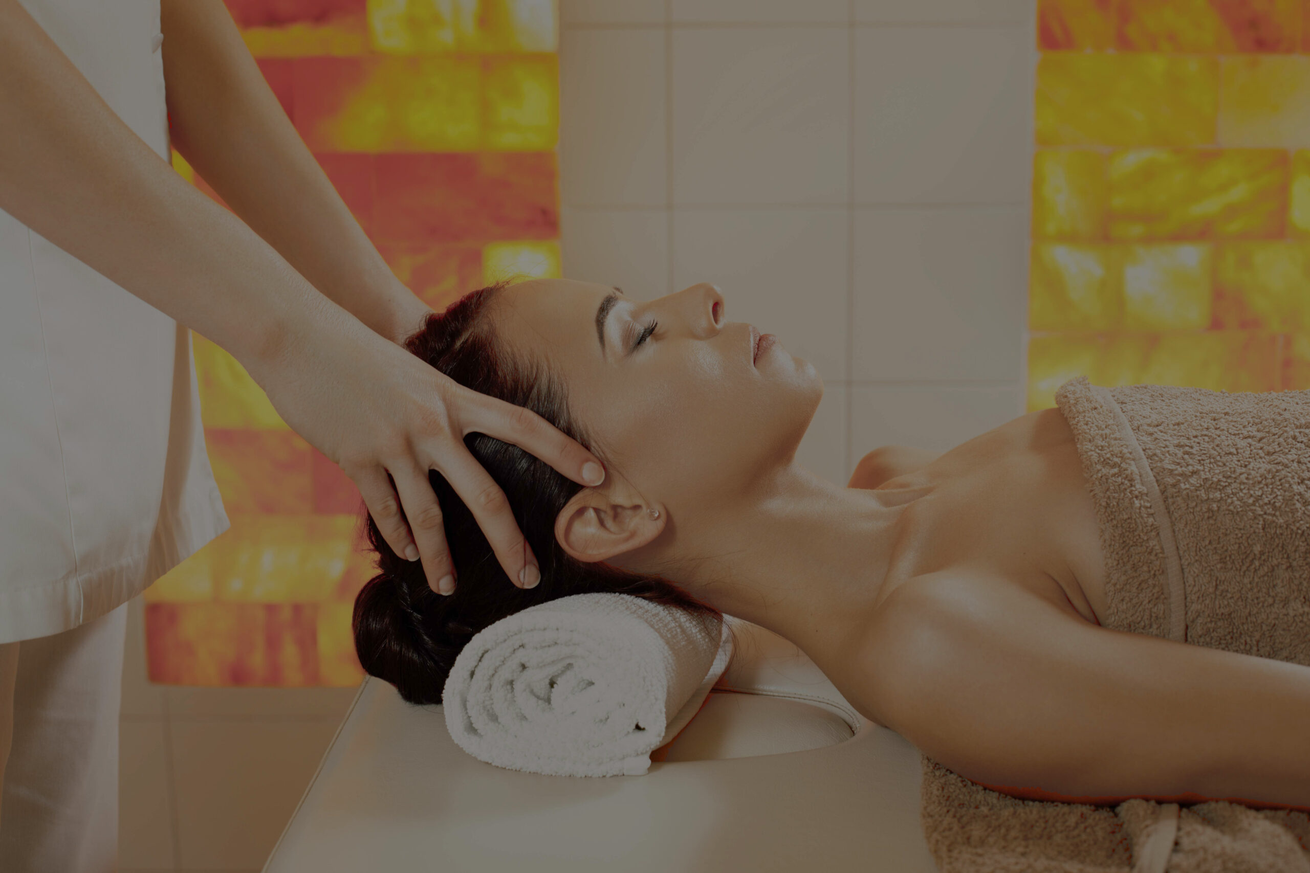 woman-having-head-massage-in-the-spa-salon-2025-03-12-23-03-04-utc_11zon