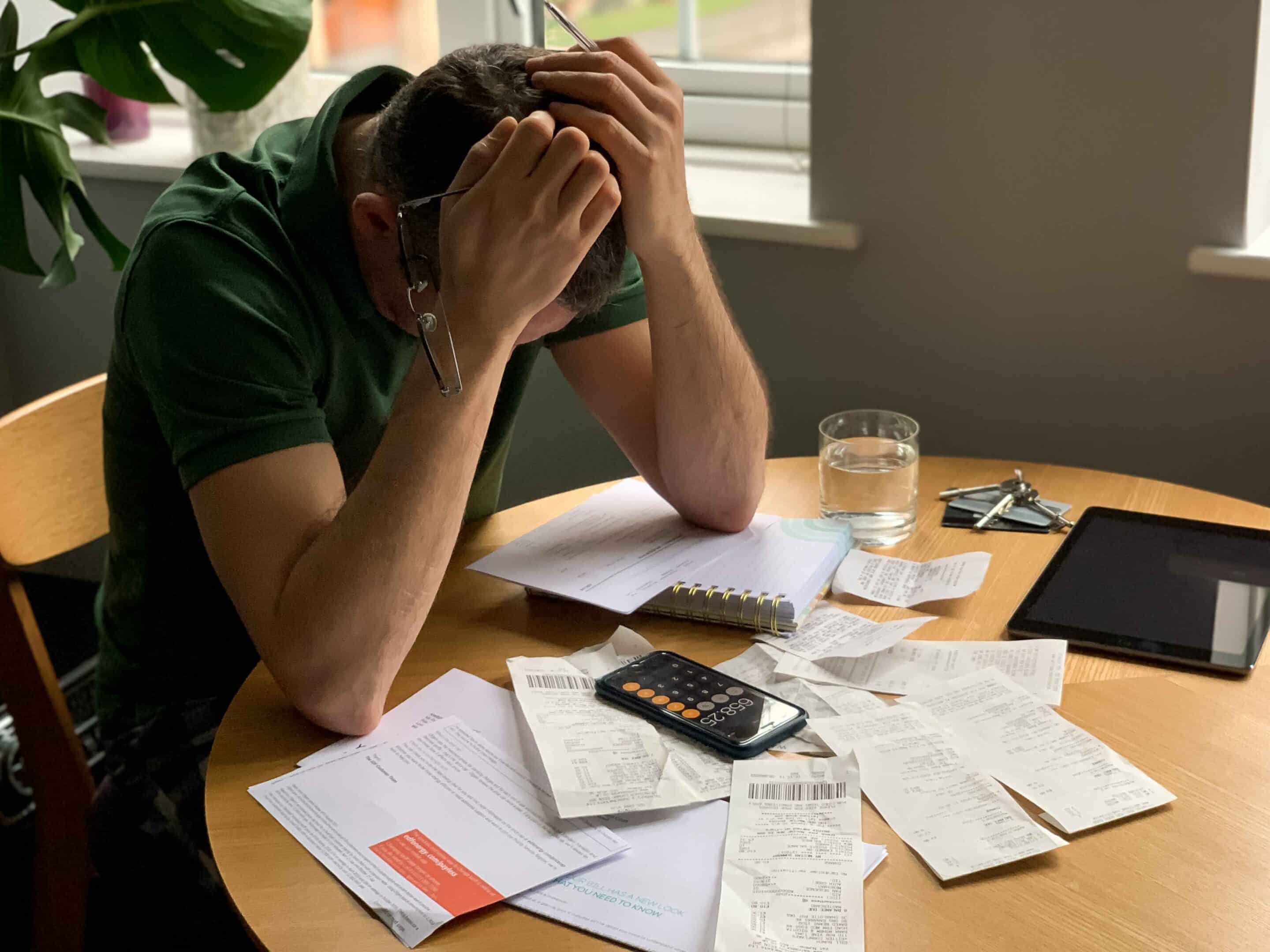man-is-making-audit-of-household-expenses-using-ca-2024-12-07-22-24-16-utc_11zon