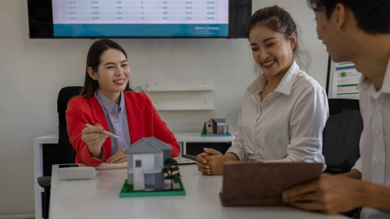 How Chinese & Russian Markets Shape Phuket’s Rental Demand