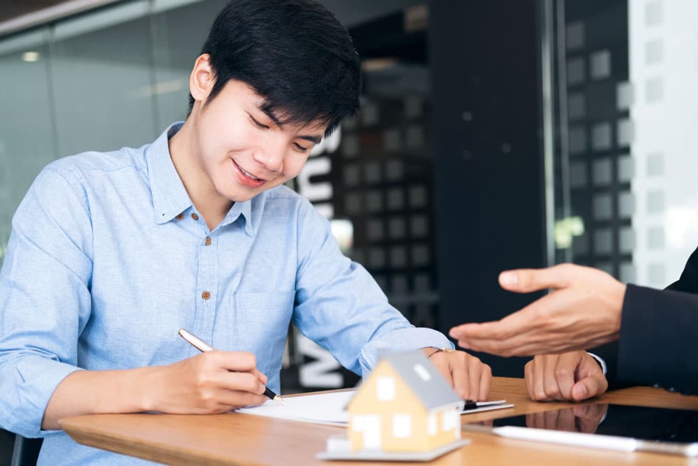 customer-signing-contract-for-a-new-house-2025-03-25-20-05-14-utc